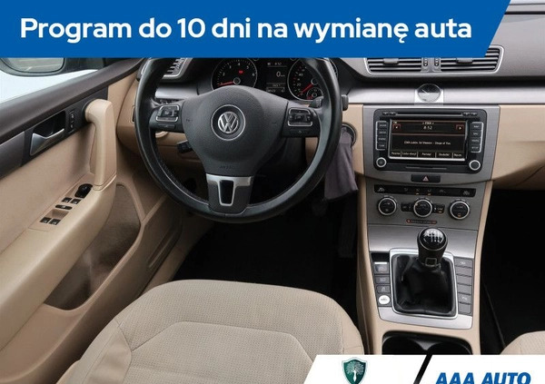 Volkswagen Passat cena 21000 przebieg: 308122, rok produkcji 2012 z Złoty Stok małe 379